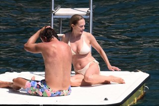 Heather Graham feet photo thumbnail
