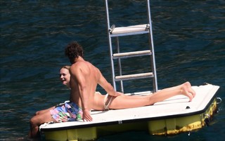 Heather Graham feet photo thumbnail