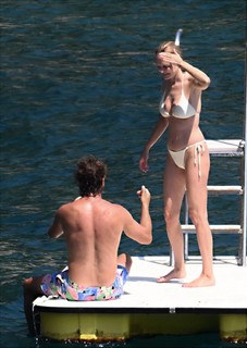 Heather Graham feet photo thumbnail