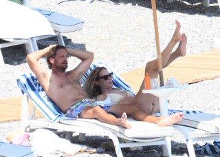 Heather Graham feet photo thumbnail