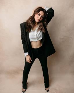 Hansika Motwani feet photo thumbnail