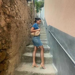 Camila Mendes feet photo thumbnail