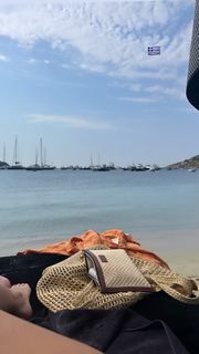 Lily James feet photo thumbnail