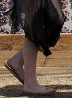 Lindsay Lohan feet photo thumbnail