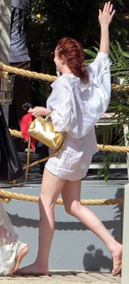 Lindsay Lohan feet photo thumbnail