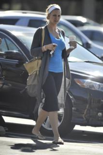 Natasha Henstridge feet photo thumbnail