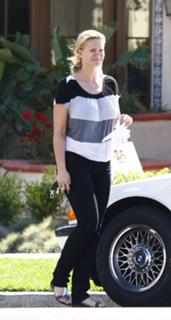Natasha Henstridge feet photo thumbnail