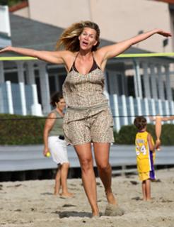 Natasha Henstridge feet photo thumbnail