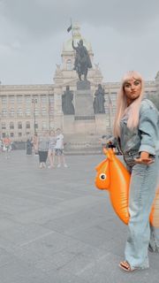 Ewa Farna feet photo thumbnail