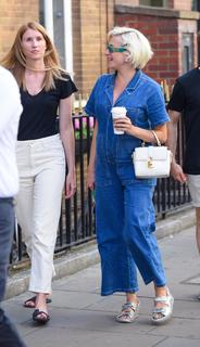 Pixie Lott feet photo thumbnail