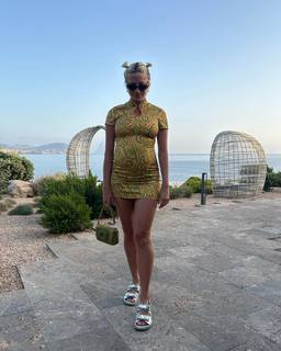 Pixie Lott feet photo thumbnail