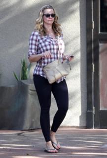 Natasha Henstridge feet photo thumbnail
