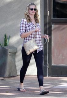 Natasha Henstridge feet photo thumbnail