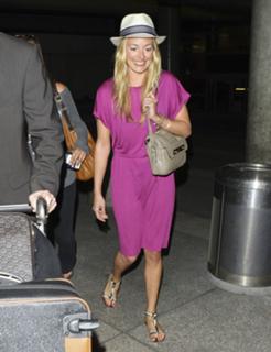 Cat Deeley feet photo thumbnail