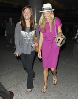 Cat Deeley feet photo thumbnail
