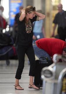 Cat Deeley feet photo thumbnail