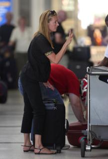 Cat Deeley feet photo thumbnail