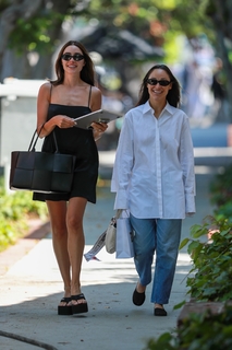 Olivia Culpo feet photo thumbnail