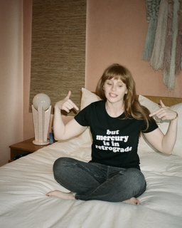 Bryce Dallas Howard feet photo thumbnail