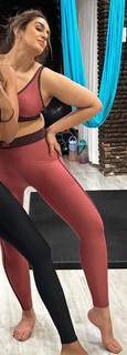 Huma Qureshi feet photo thumbnail