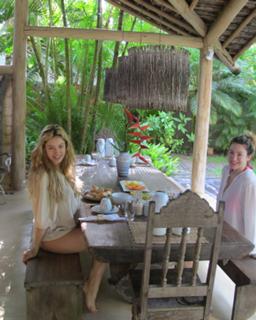 Kelly Brook feet photo thumbnail