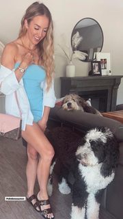 Chelsea Green feet photo thumbnail