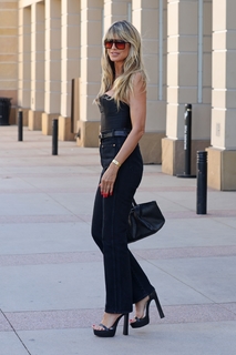 Heidi Klum feet photo thumbnail
