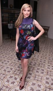 Brittany Murphy feet photo thumbnail