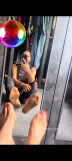 Lisa Snowdon feet photo thumbnail