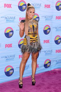 Demi Lovato feet photo thumbnail