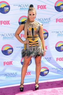Demi Lovato feet photo thumbnail