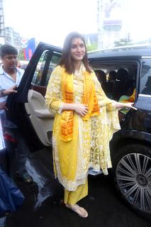 Kriti Sanon feet photo thumbnail