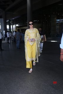 Kriti Sanon feet photo thumbnail