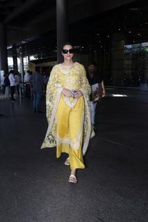 Kriti Sanon feet photo thumbnail