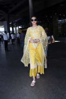 Kriti Sanon feet photo thumbnail
