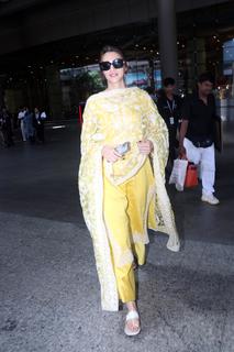 Kriti Sanon feet photo thumbnail