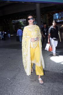 Kriti Sanon feet photo thumbnail