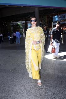 Kriti Sanon feet photo thumbnail