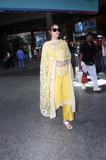 Kriti Sanon feet photo thumbnail