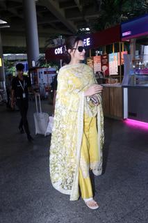 Kriti Sanon feet photo thumbnail