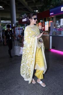 Kriti Sanon feet photo thumbnail