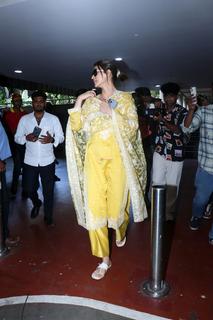 Kriti Sanon feet photo thumbnail