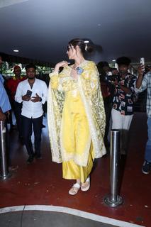 Kriti Sanon feet photo thumbnail