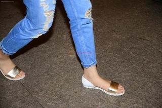 Kriti Sanon feet photo thumbnail