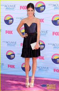 Nikki Reed feet photo thumbnail