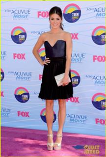 Nikki Reed feet photo thumbnail