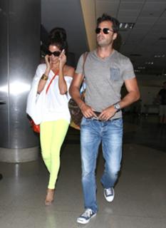 Brooke Burke feet photo thumbnail