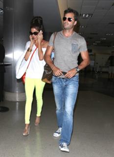 Brooke Burke feet photo thumbnail