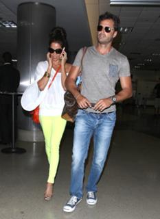 Brooke Burke feet photo thumbnail