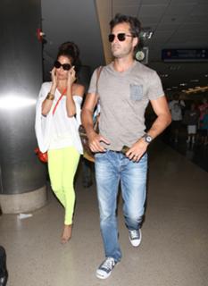 Brooke Burke feet photo thumbnail